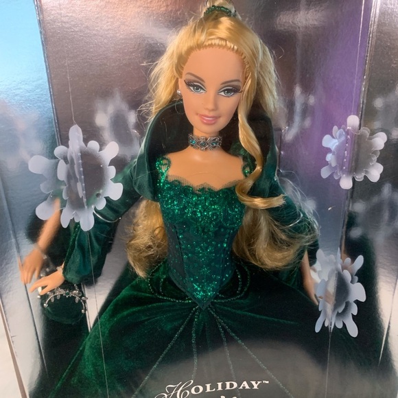 Collectable Barbie 2004 Special Edition in Green and Silver - Picture 3 of 7
